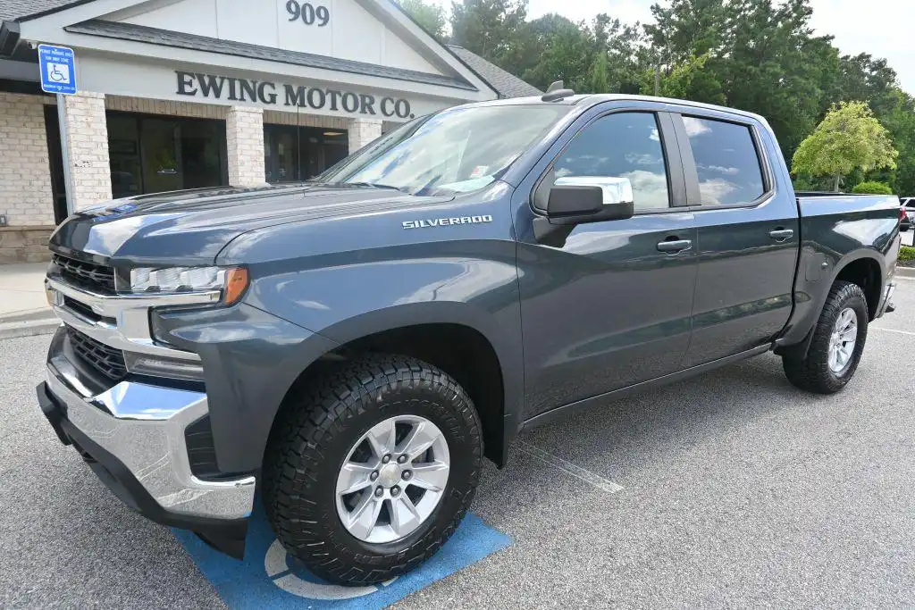 2021 Chevrolet Silverado 1500 LT 4WD Crew Cab Short Box's photo