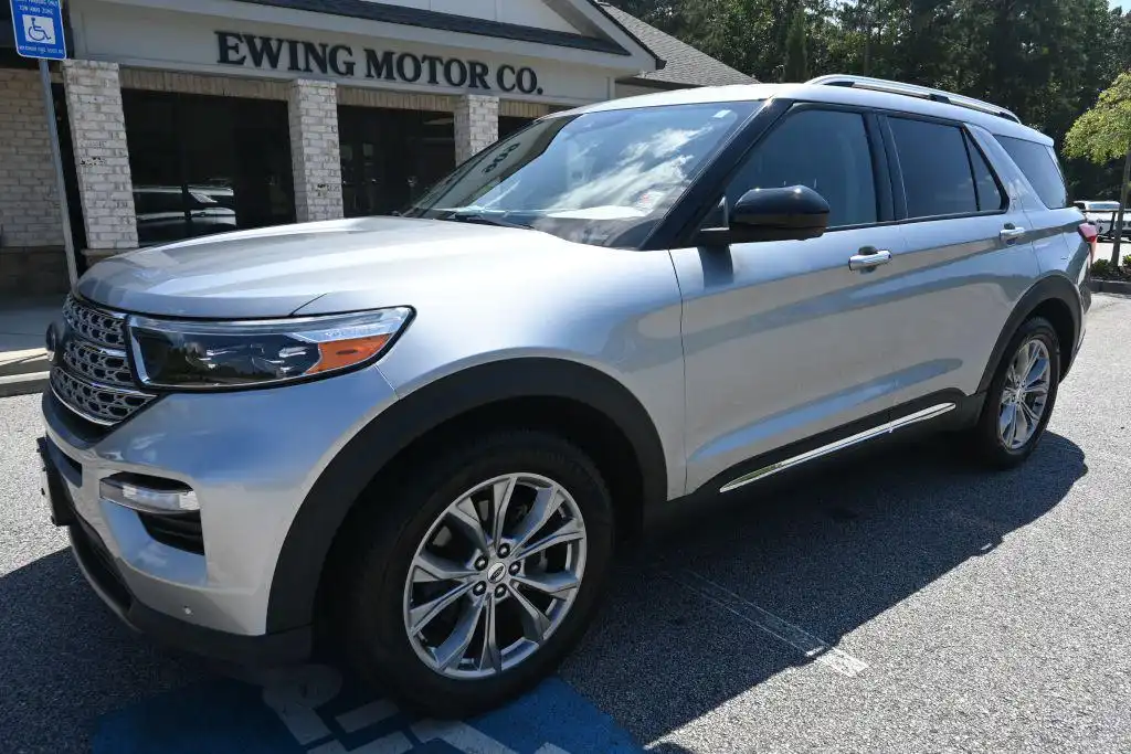 2023 Ford Explorer Limited RWD's photo