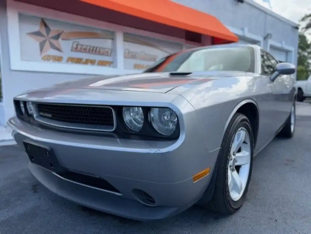 2013 Dodge Challenger SXT's photo