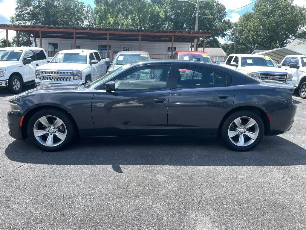 2017 Dodge Charger SXT photo 1