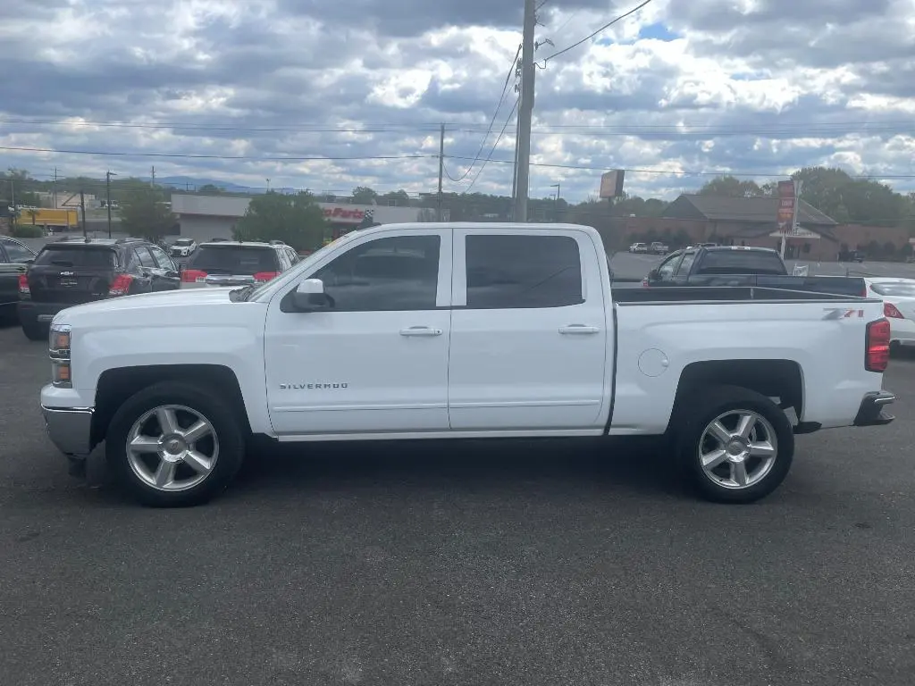 2015 Chevrolet Silverado 1500 LT Crew Cab Short Box photo 4