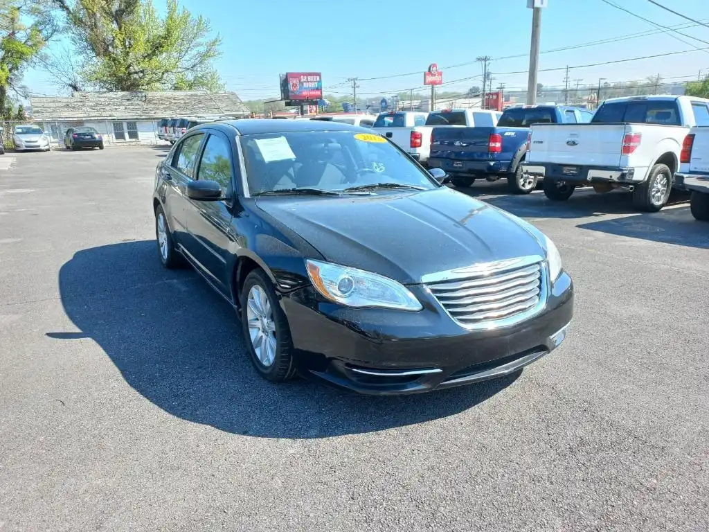 2013 Chrysler 200 Touring's photo