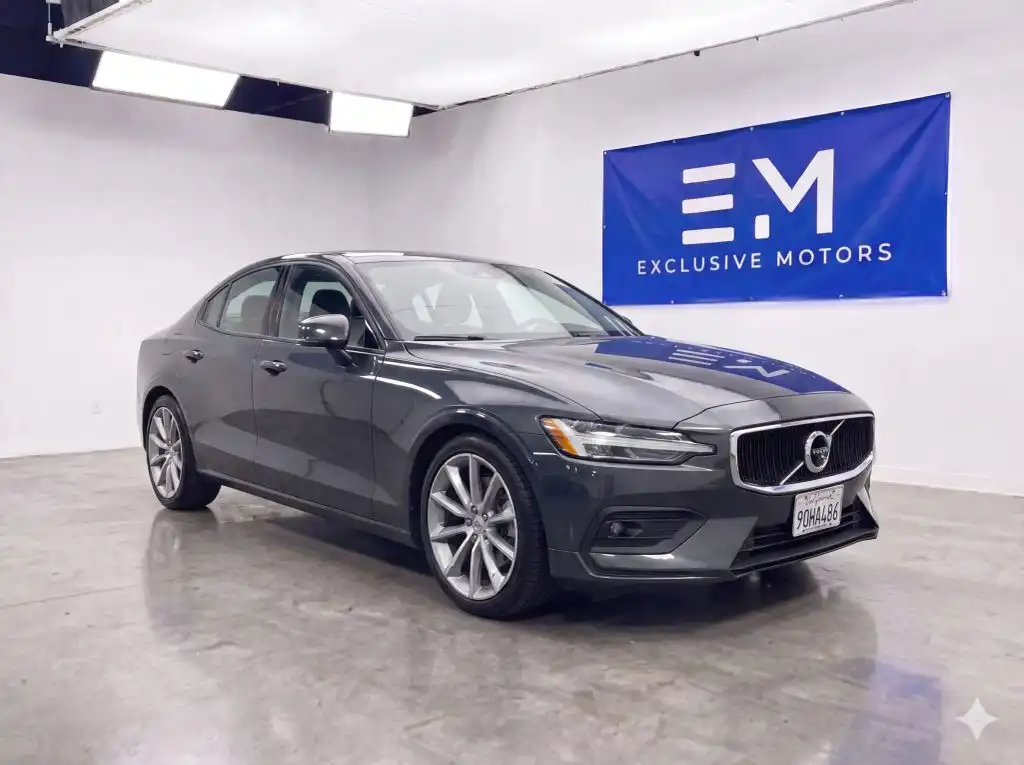 2021 Volvo S60 T5 Momentum's photo
