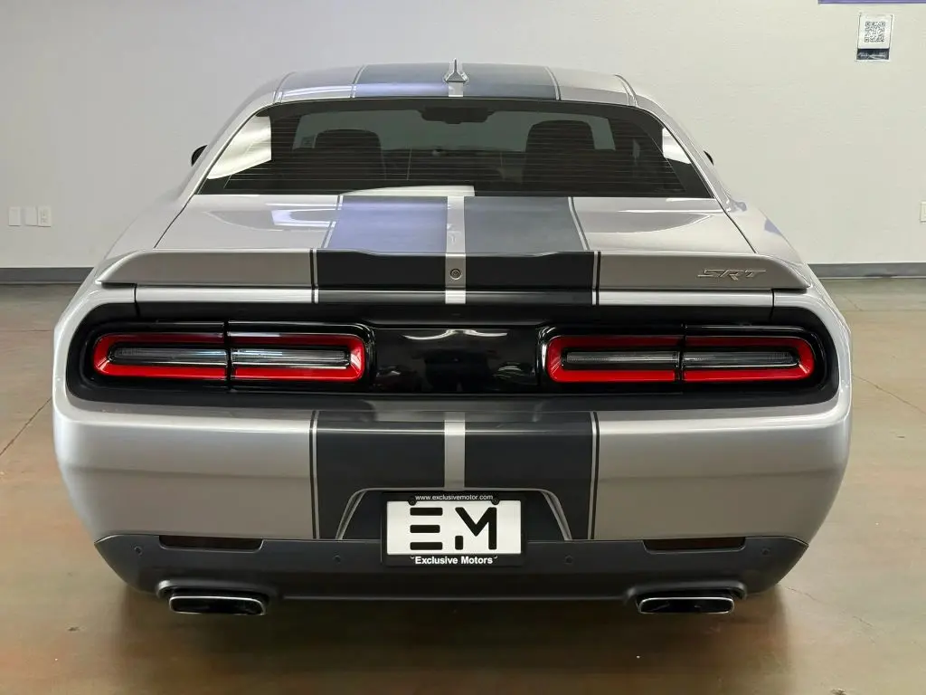 2016 Dodge Challenger SRT 392 photo 5