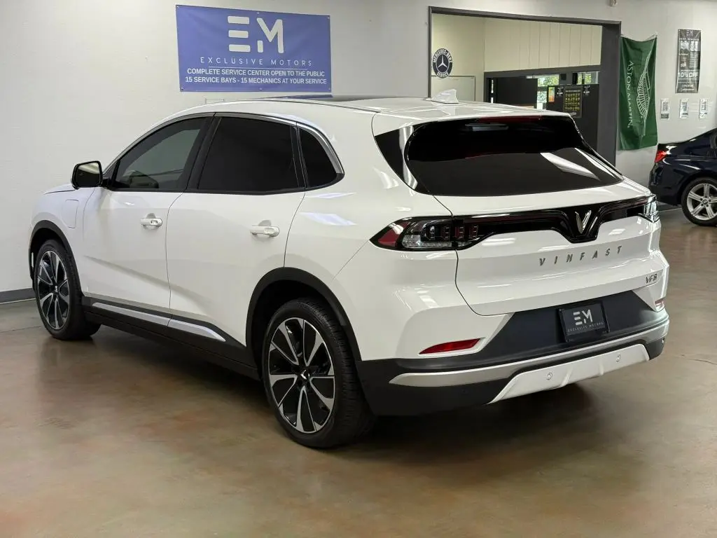 2024 VinFast VF 8 Plus Standard Range photo 5