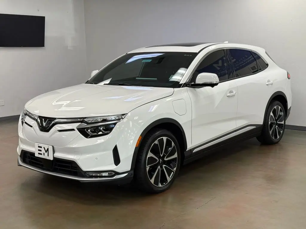 2024 VinFast VF 8 Plus Standard Range photo 4