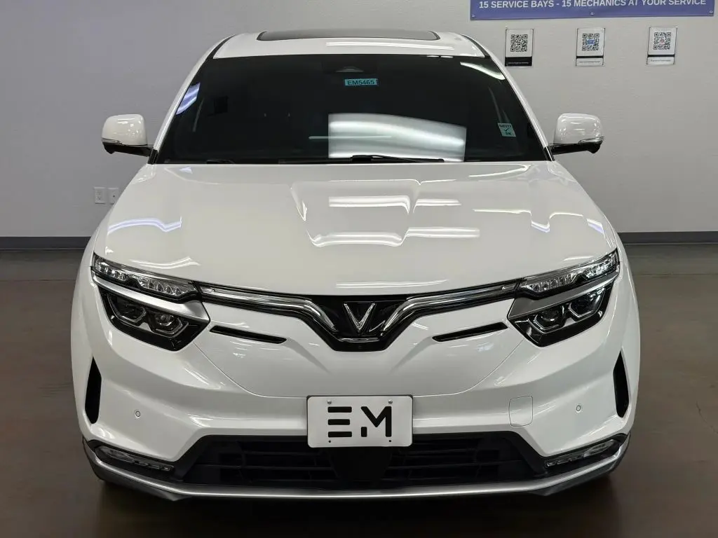 2024 VinFast VF 8 Plus Standard Range photo 3