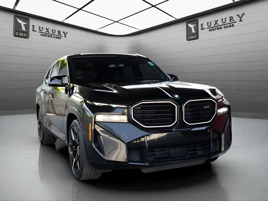 2023 BMW XM Base's photo