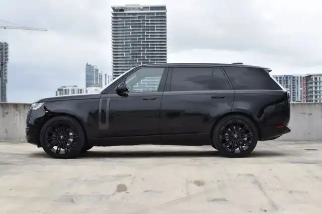 2024 Land Rover Range Rover 4.4 SE LWB 7's photo