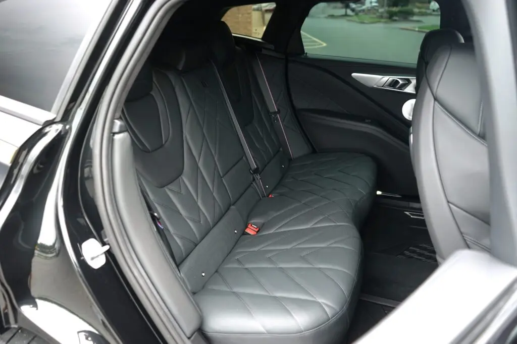 2023 BMW XM Base photo 3