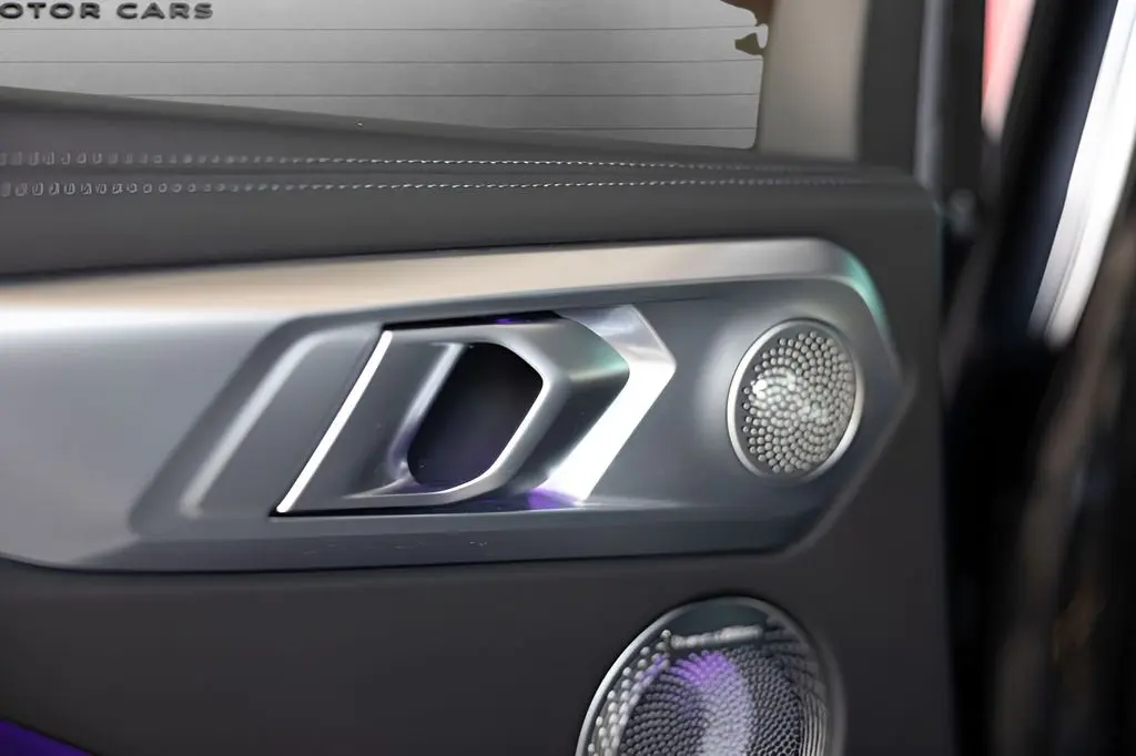 2023 BMW XM Base photo 5
