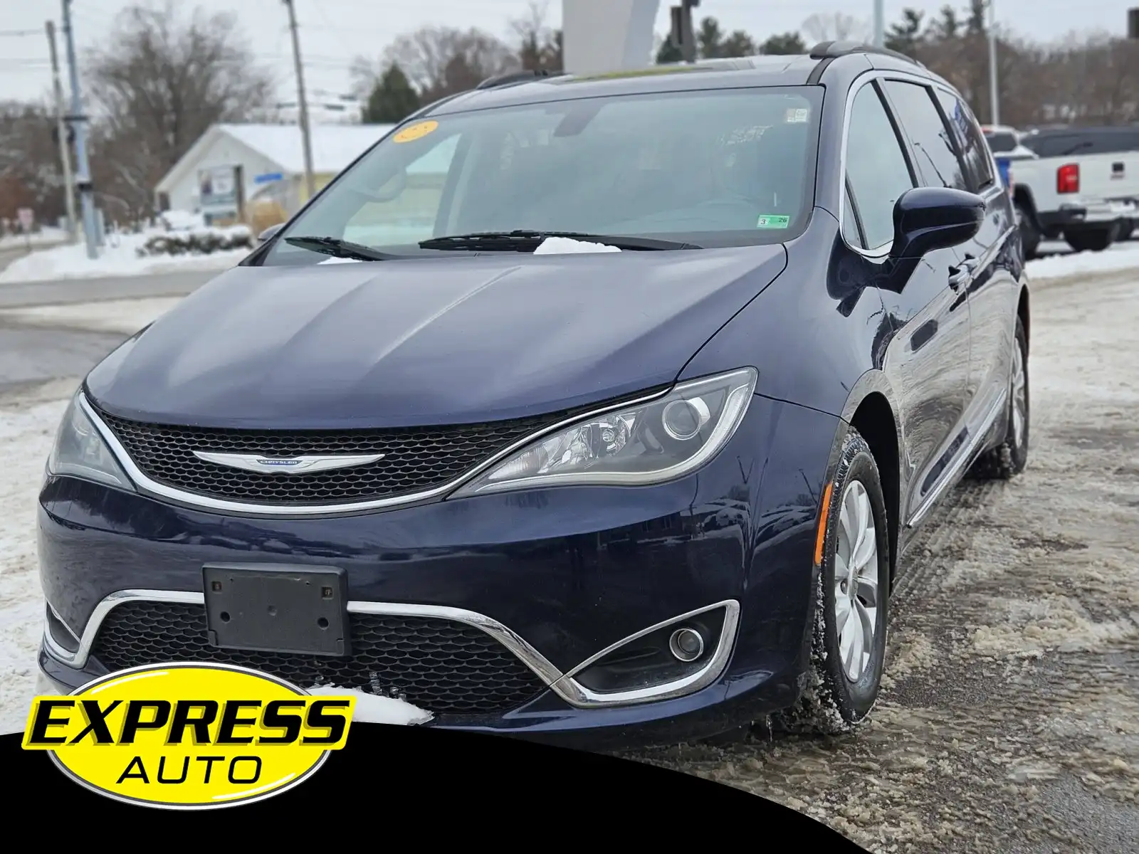 2017 Chrysler Pacifica Touring-L's photo