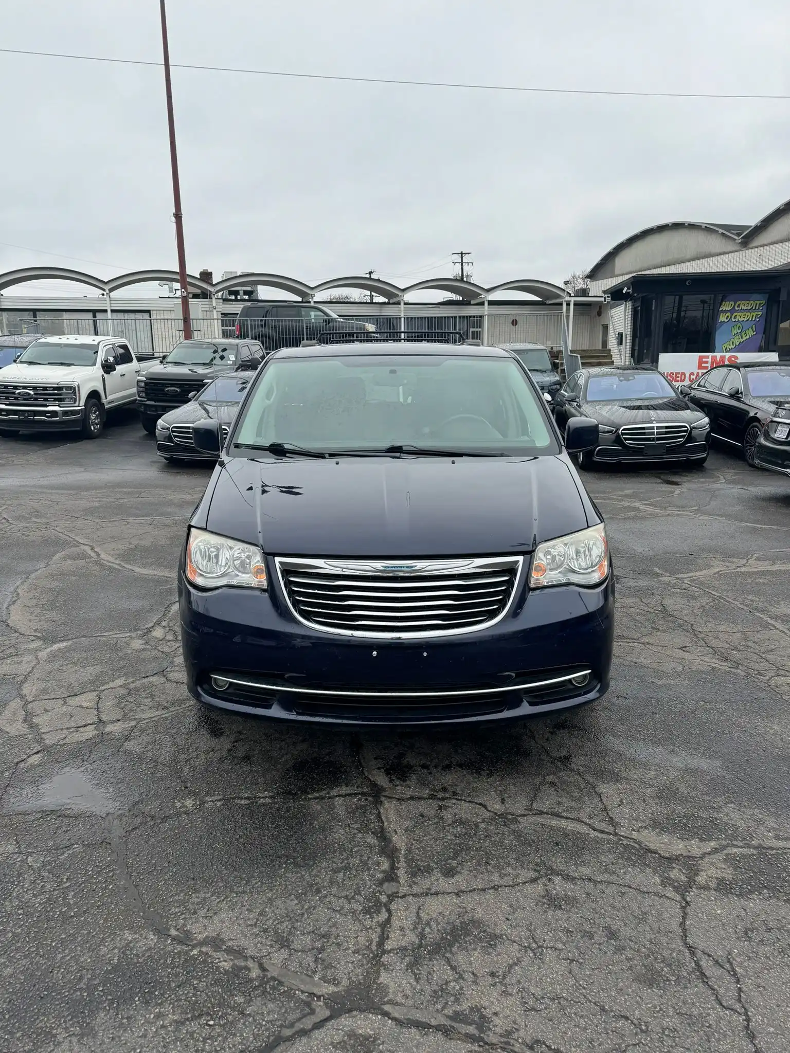 2014 Chrysler Town & Country Touring's photo