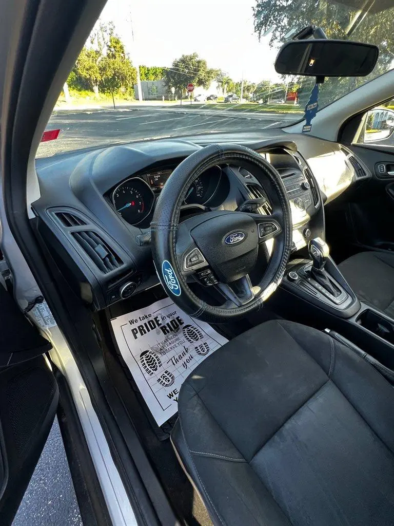 2015 Ford Focus 5 Door Hatch SE photo 5