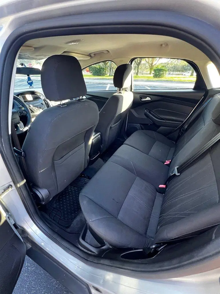 2015 Ford Focus 5 Door Hatch SE photo 4