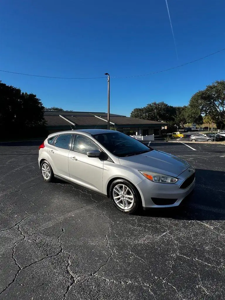 2015 Ford Focus 5 Door Hatch SE photo 1