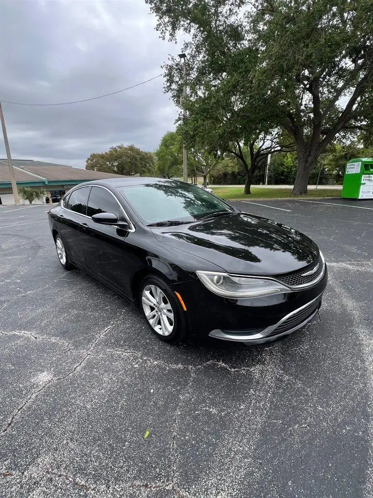 2016 Chrysler 200 Limited photo 1