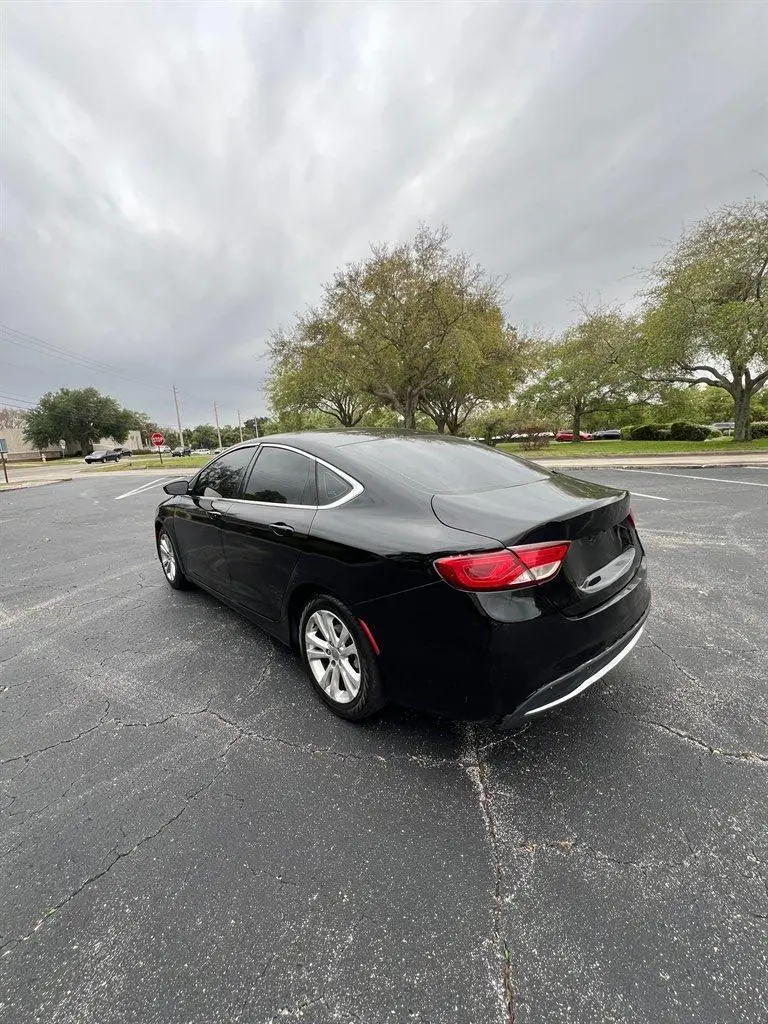 2016 Chrysler 200 Limited photo 4