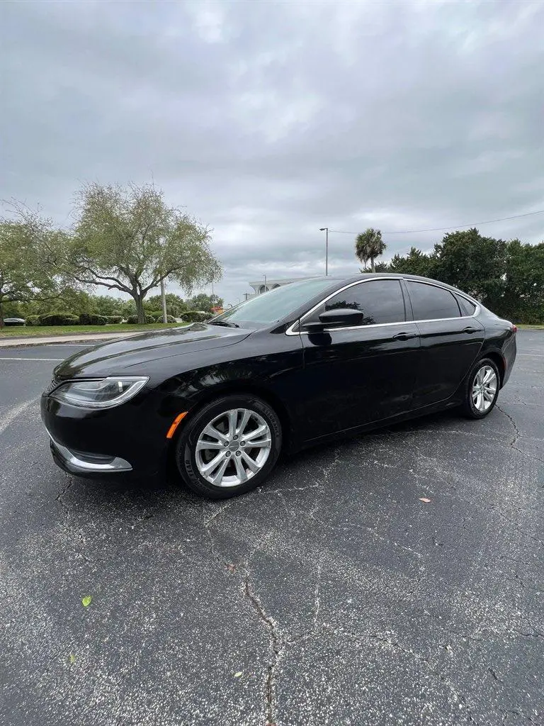 2016 Chrysler 200 Limited photo 3
