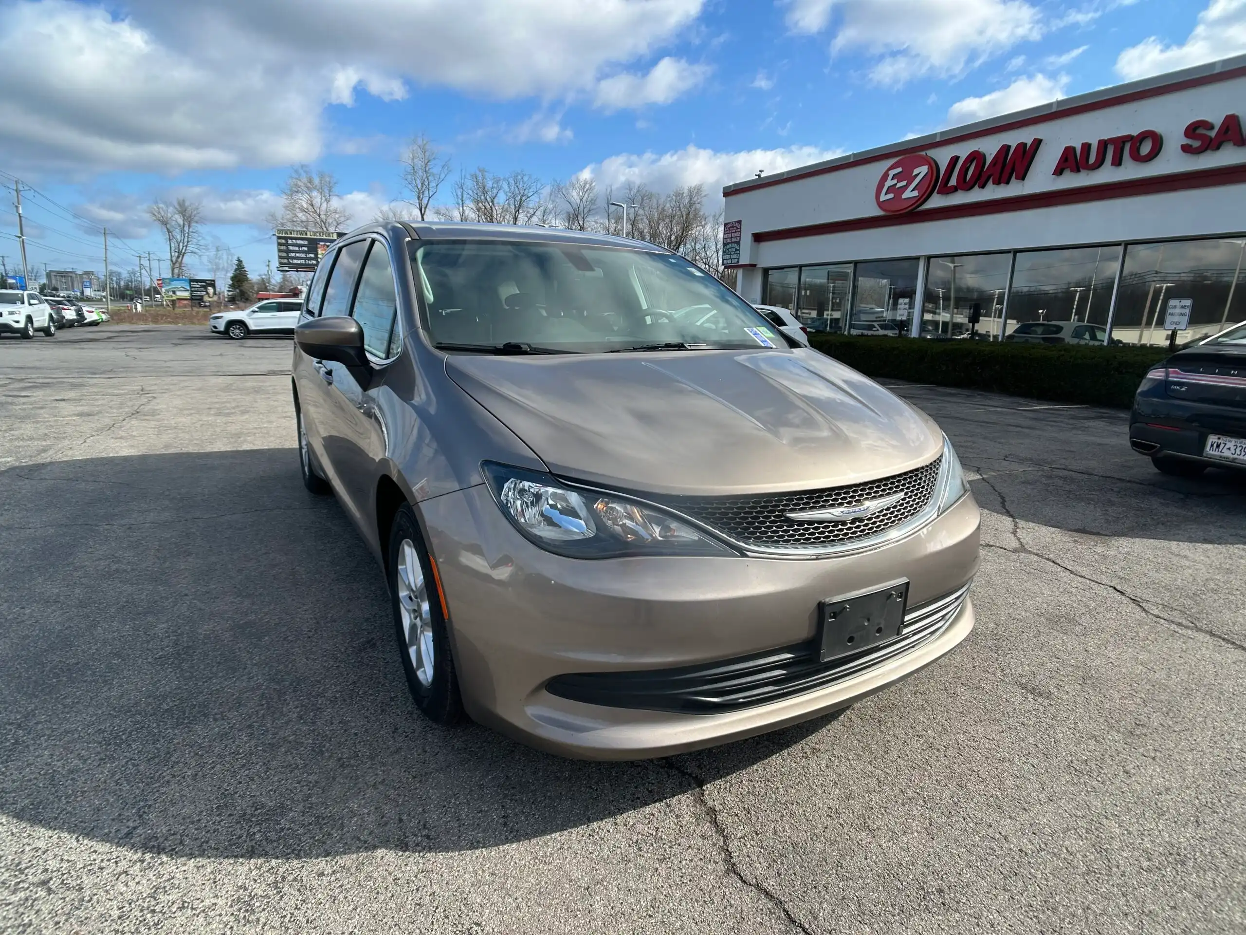 2018 Chrysler Pacifica LX's photo