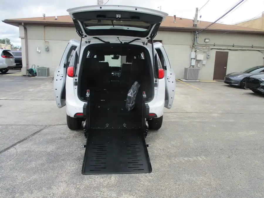 2026 Chrysler Voyager LX's photo