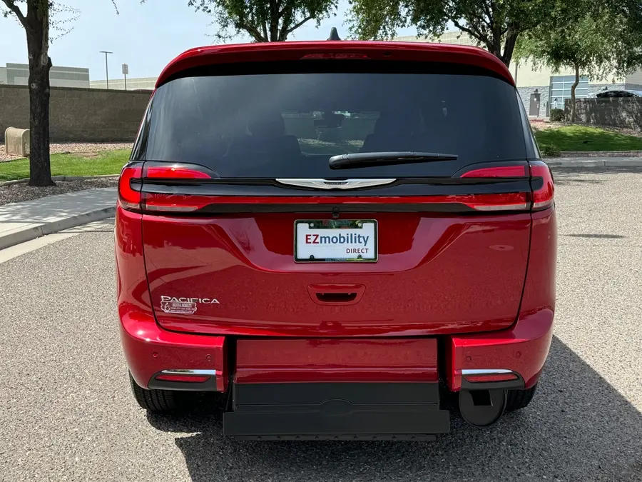 2026 Chrysler Pacifica Select photo 3