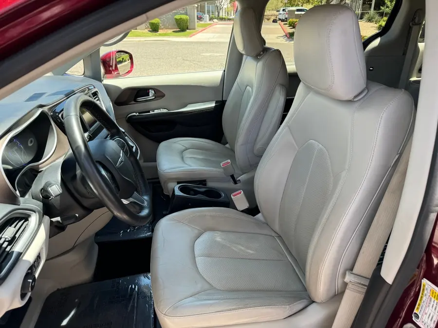 2019 Chrysler Pacifica Touring L photo 5