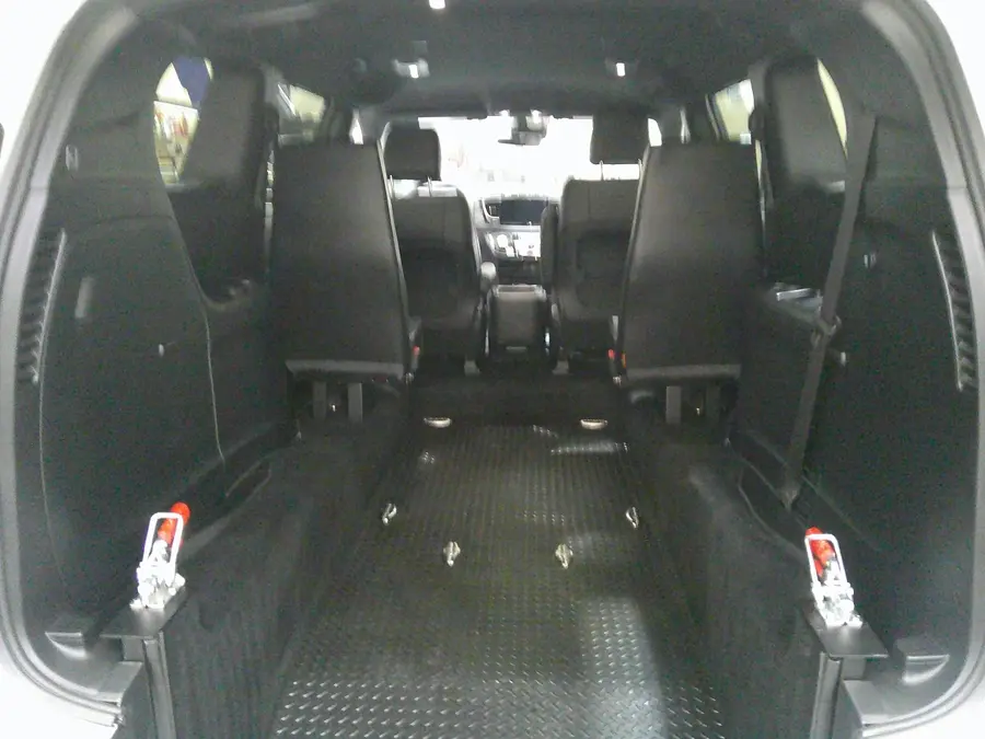 2026 Chrysler Voyager LX photo 5