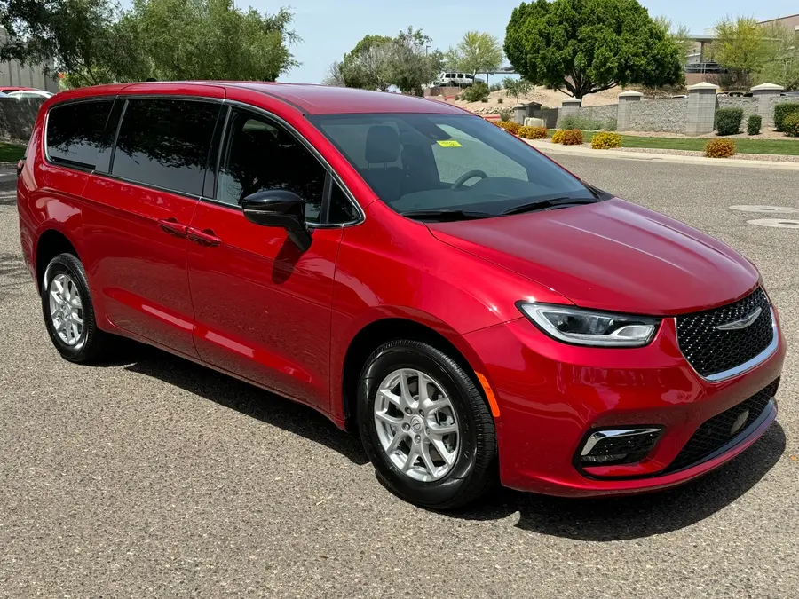 2026 Chrysler Pacifica Select photo 5