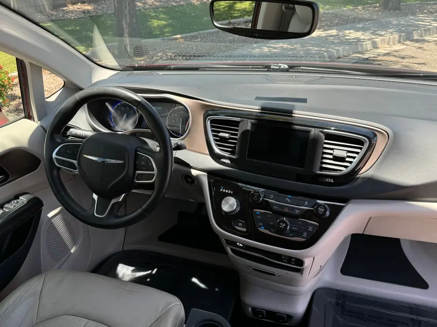 2019 Chrysler Pacifica Touring L photo 4