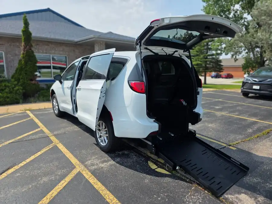2026 Chrysler Voyager LX's photo
