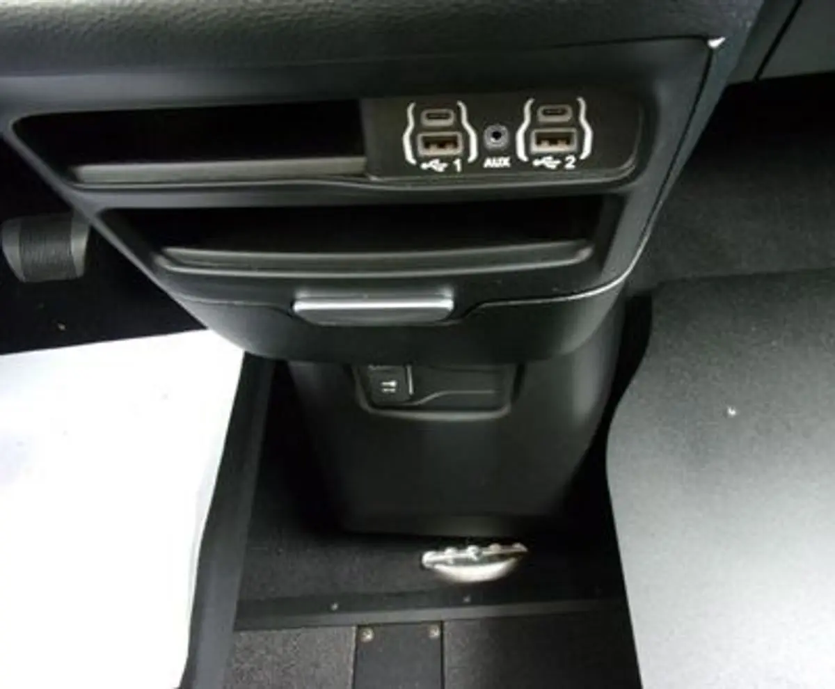 2025 Chrysler Pacifica Select photo 3