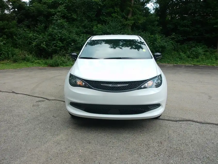 2026 Chrysler Voyager LX's photo