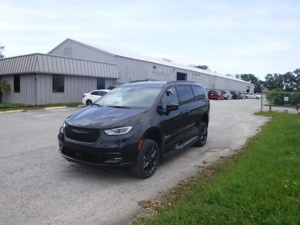 Vehicle Image 2