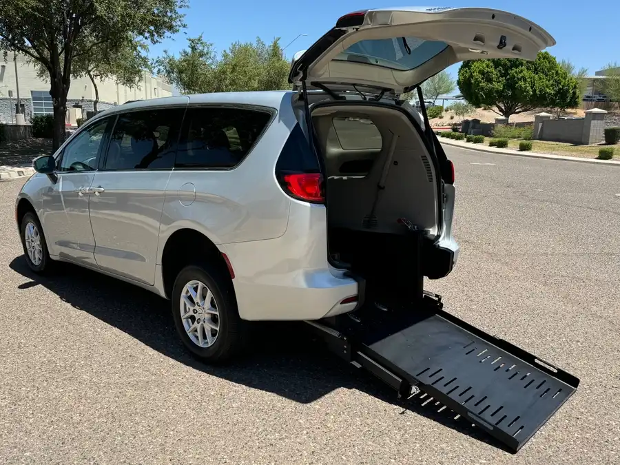2023 Chrysler Voyager LX's photo