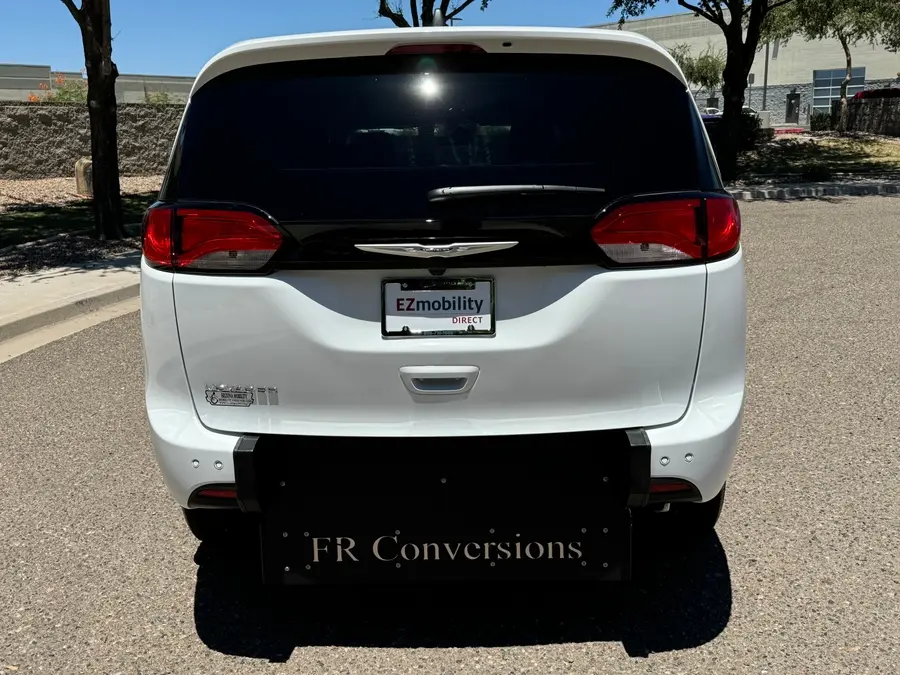 2026 Chrysler Voyager LX photo 3