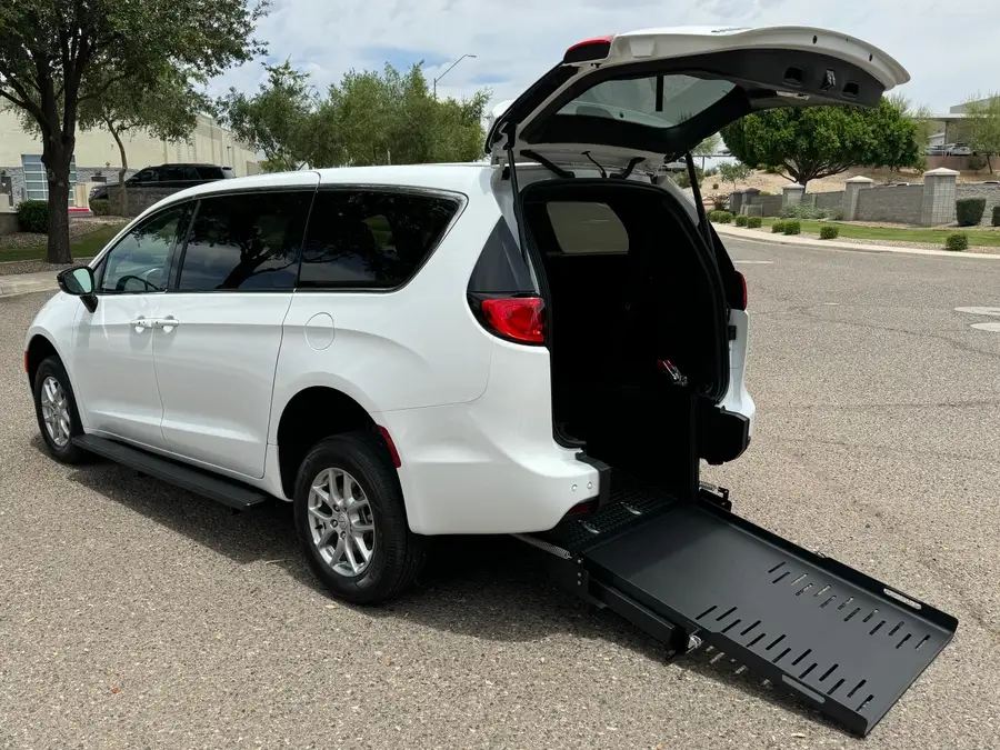 2026 Chrysler Voyager LX photo 1