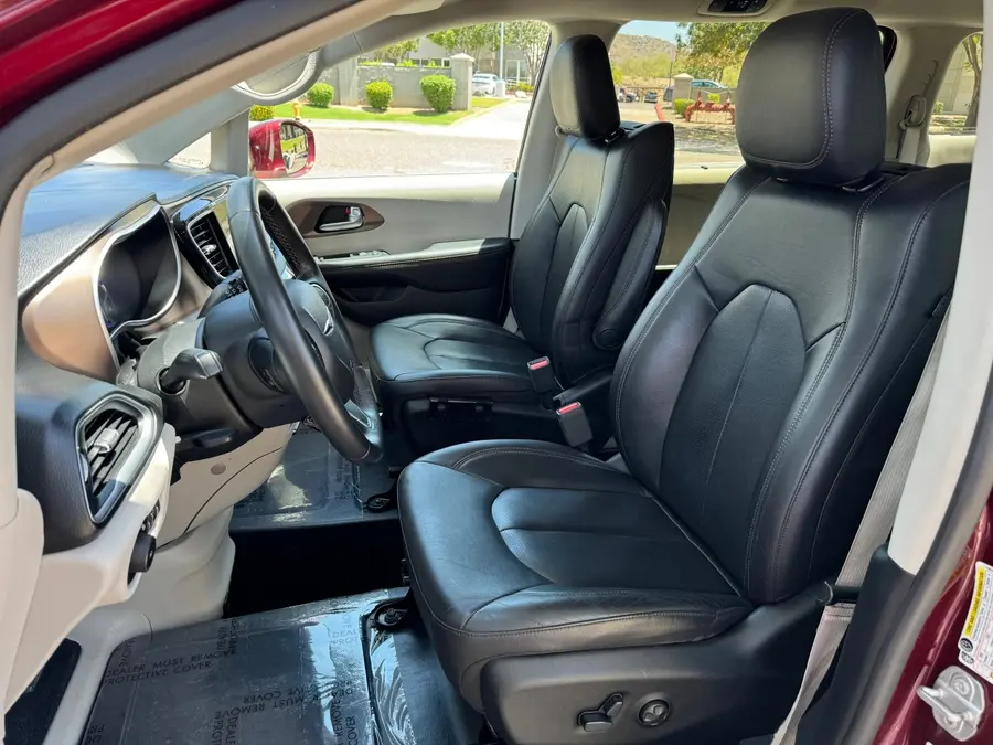 2018 Chrysler Pacifica Touring L Plus photo 5
