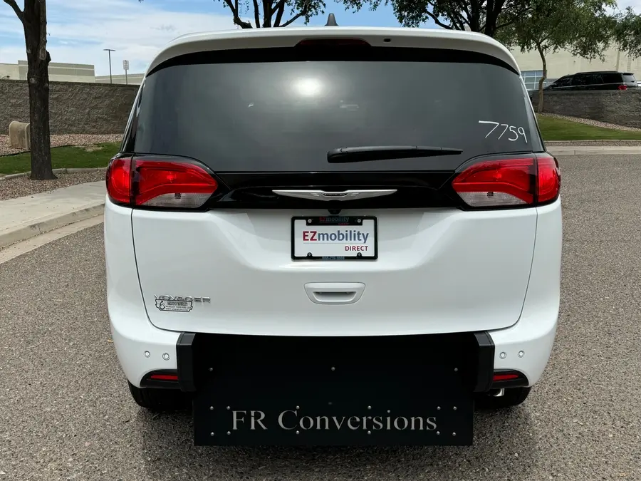 2026 Chrysler Voyager LX photo 3