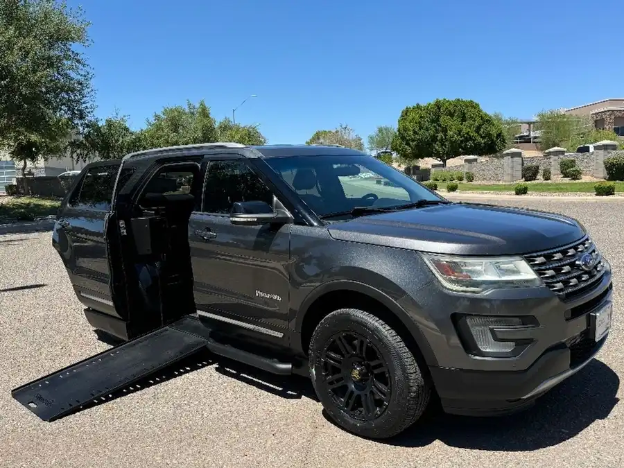 2017 Ford Explorer XLT FWD's photo