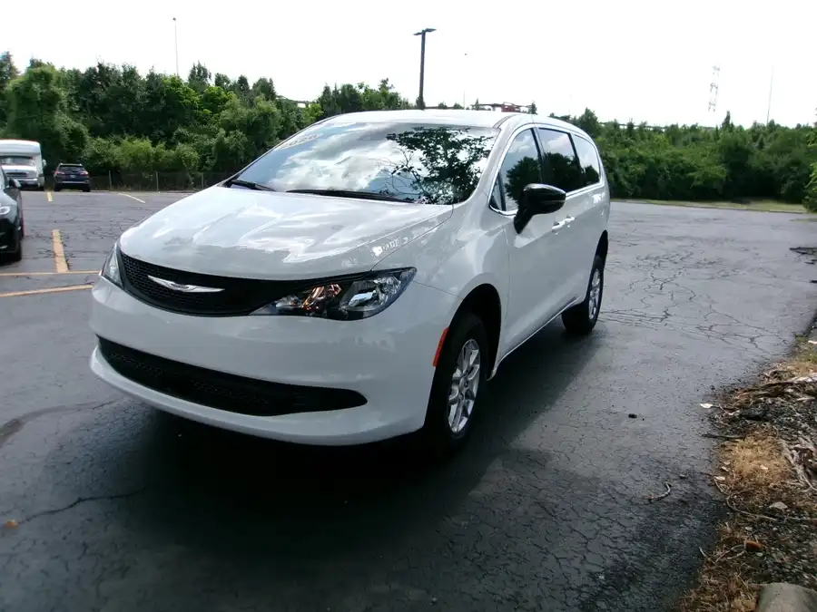 2026 Chrysler Voyager LX's photo
