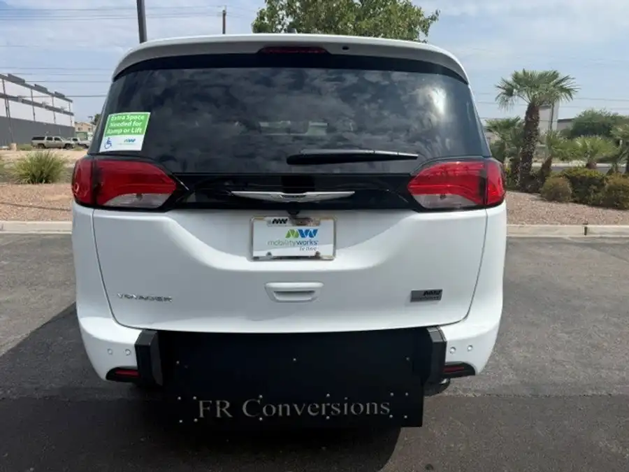 2026 Chrysler Voyager LX's photo