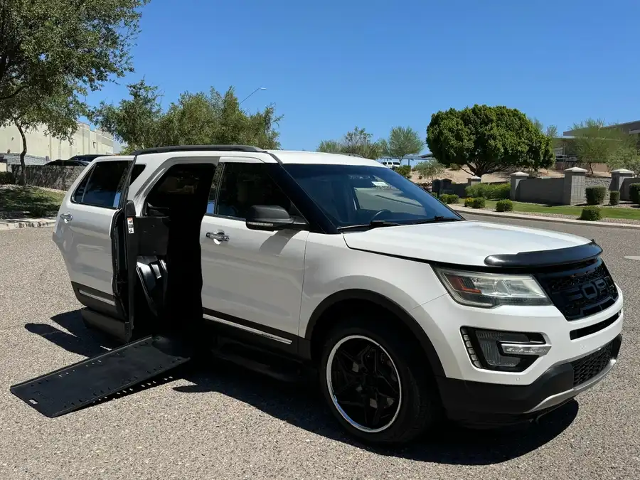 2016 Ford Explorer XLT FWD's photo