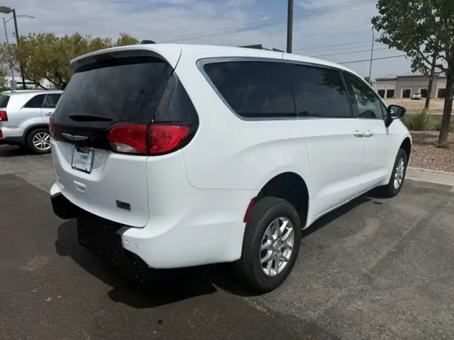 2026 Chrysler Voyager LX's photo