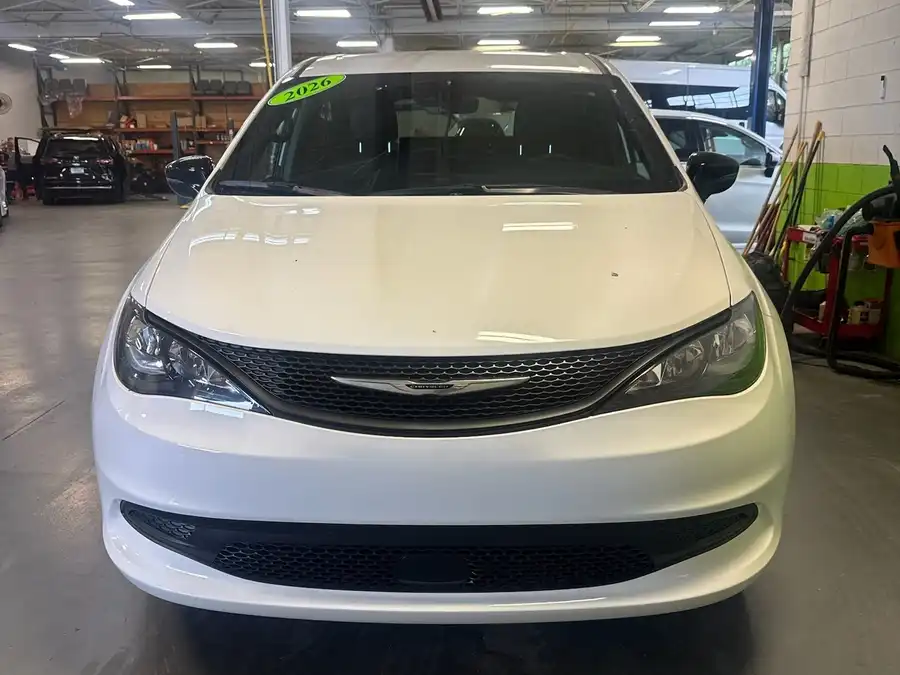 2026 Chrysler Voyager LX's photo