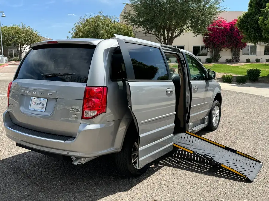 2016 Dodge Grand Caravan SXT photo 1