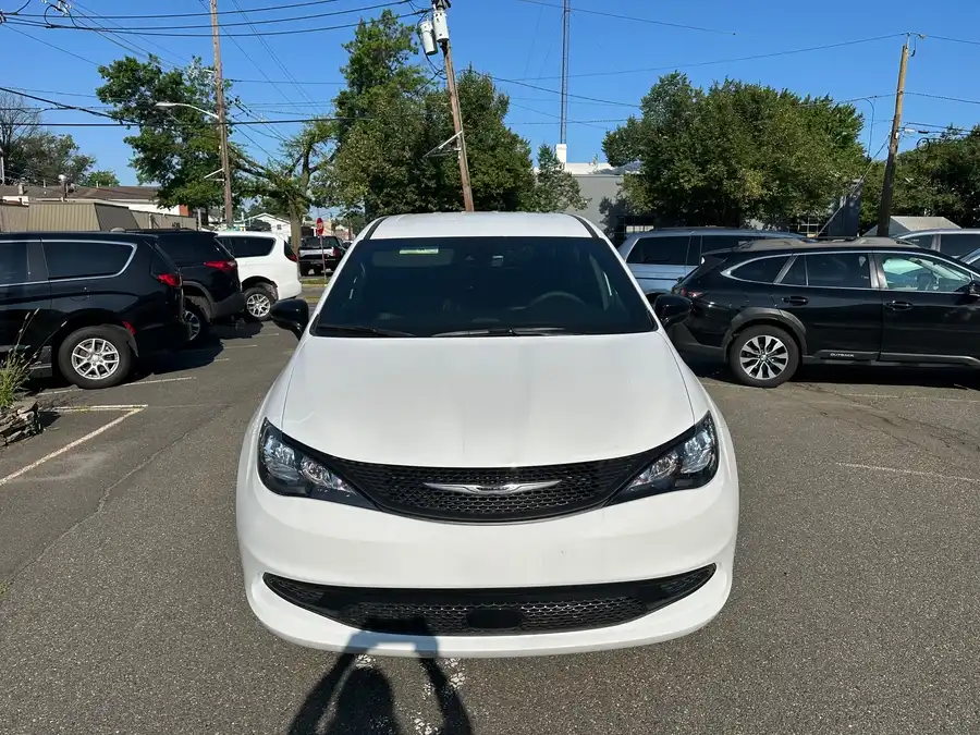 2026 Chrysler Voyager LX's photo
