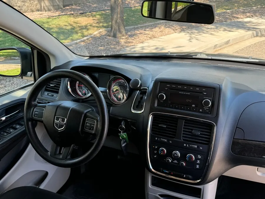 2012 Dodge Grand Caravan SXT photo 3