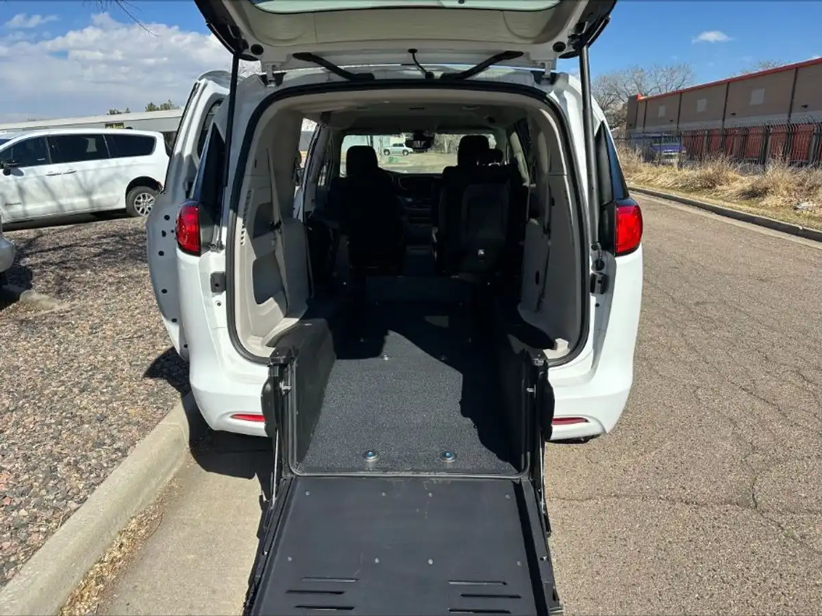2025 Chrysler Voyager LX's photo
