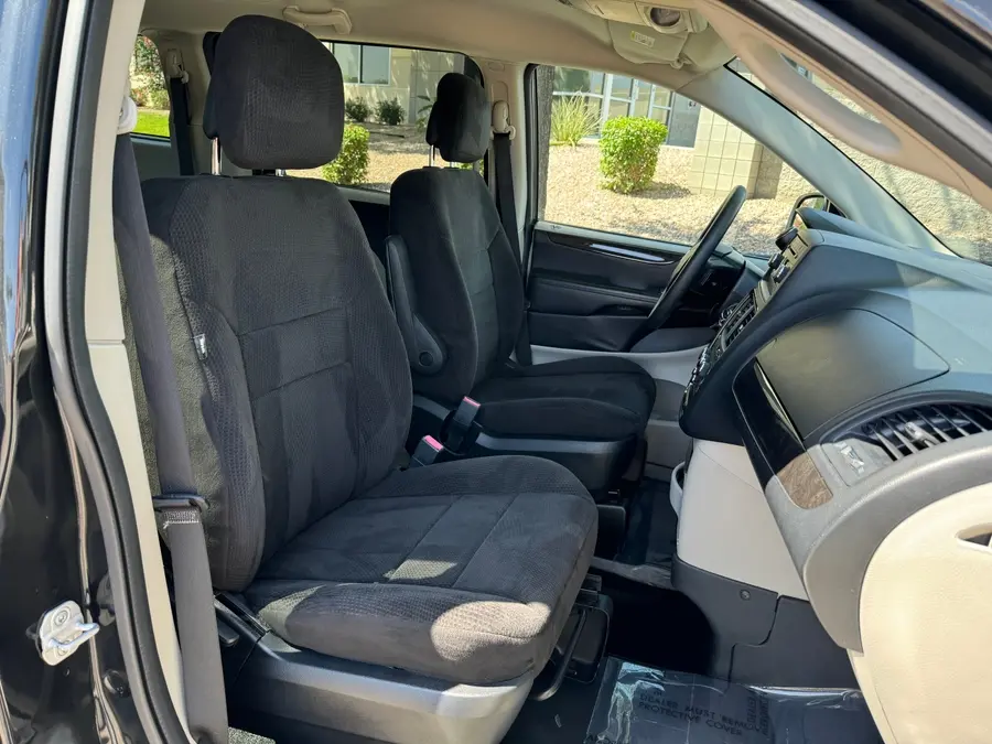 2013 Dodge Grand Caravan SXT photo 4